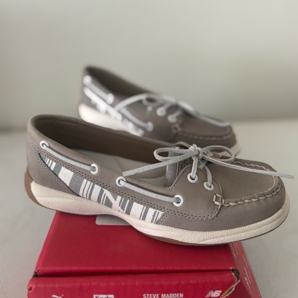 Sperry Gray and White Flats- New without box - Picture 1 of 2